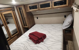 Big boy! sleeps 8/ 2 bathrooms/bunkhouse/5 slides