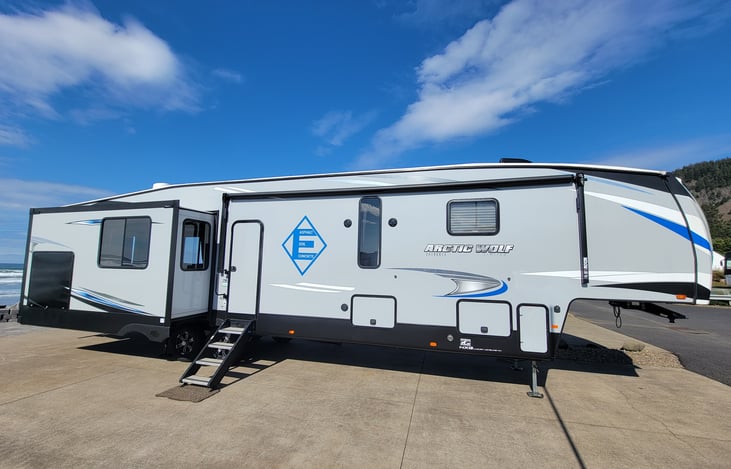 Auto level with rear stabilizers