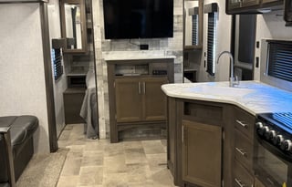 "Vanegas" Modern Private Queen Bedroom  Sleeps 6