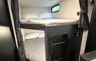 2022 GREY WOLF - PERFECT FAMILY CAMPER, SLEEPS 8