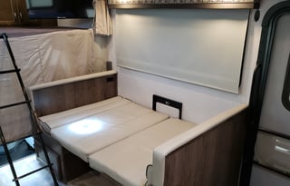 32ft 2023 Conquest Class-C RV - Pet Friendly!