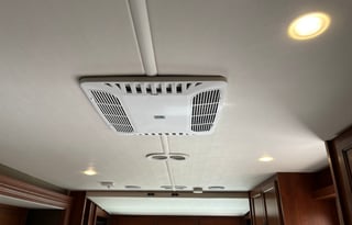 Holiday Rambler Admiral 32V