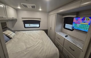 2024 Fleetwood Flair – Ultimate Luxury on Wheels!