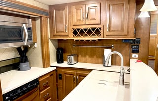 Challenger Luxury Class A Sleeps 4