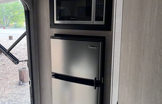 2022 GeoPro 19ft / Sleeps 4 / Lightweight / Irvine