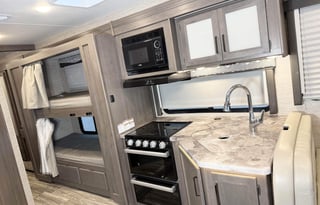 2023 Thor Motor Coach class C 31 feet