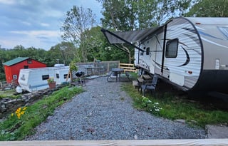 RV - 6 Miles to Bethel Woods set up on sheep farm