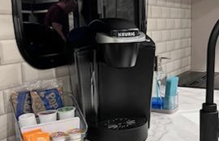 Keurig coffee station: we include a few K-Cups for your arrival with cream and sugar and pop-corn snacks.