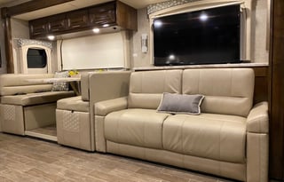 2020 Thor Motor Coach Miramar 35.2