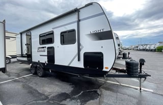 2025 Coleman Light - Perfect Size & Family Layout!
