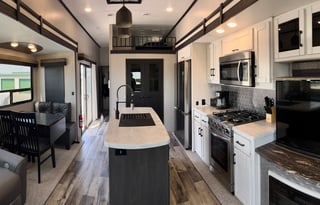 2023 Cross Roads RV Hampton HP370FDL