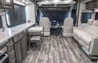 D2022 CONVENIENT & EASY TO DRIVE RV!!! GEORGE TOWN