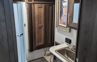 Enjoy Chattanooga, TN in an RV that sleeps 10!