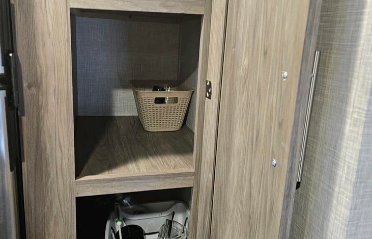 Spacious pantry area and safe space to store breakables while on the move.