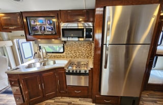 Glamping Fun: Mirada 35BH Class A w/ 2 Bathrooms