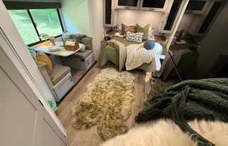 Olive & Oak Lodge (DELIVERY ONLY)