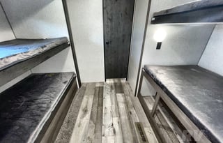 Like New 35' RV Travel Trailer