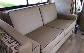 Large RV with 2 bathrooms