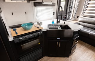 2021 Cherokee Grey Wolf 23MK