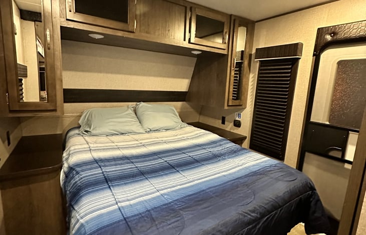 Font Room w/ Queen. Brand new mattress (06/2024)