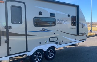 GREAT FAMILY RV 1/2 TON OR SUV TOWABLE 19FT
