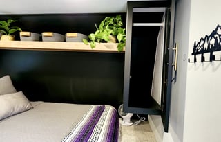 "Lightweight" 5-6 member Family Bunkhouse *SOLAR*!