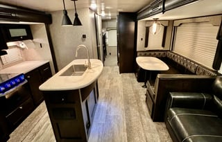 3 slides, Sleeps 10, 2 bedroom, Outdoor kitchen