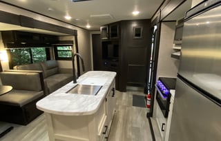 Impressive Family favorite RV! 3 slides 3 TV’s