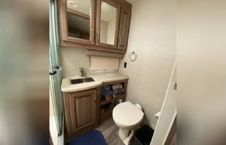 2019 36HPrestige Washer Dryer -Theater Seating!