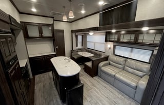 42ft Sundance 5th Wheel. Sleeps 10!