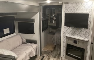 Large Bunkhouse RV Rental in the Black Hills