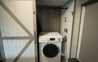 2 bedroom, 2 full baths, fifth wheel