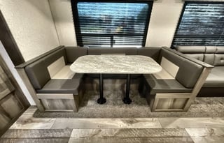 Like New 35' RV Travel Trailer