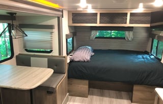 2022 Forest River RV Surveyor Legend 19BHLE