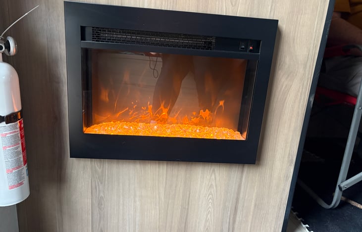 Electric fireplace/ heater