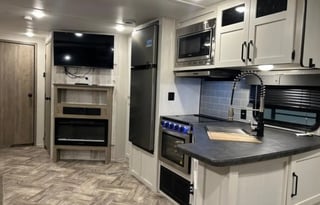 2021 Palomino Puma 27RLSS