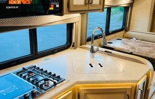 2022 Thor Four Winds 31E (with Bunkhouse)