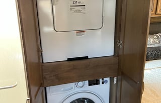 2019 Fleetwood RV Discovery 38W - Sleeps 8