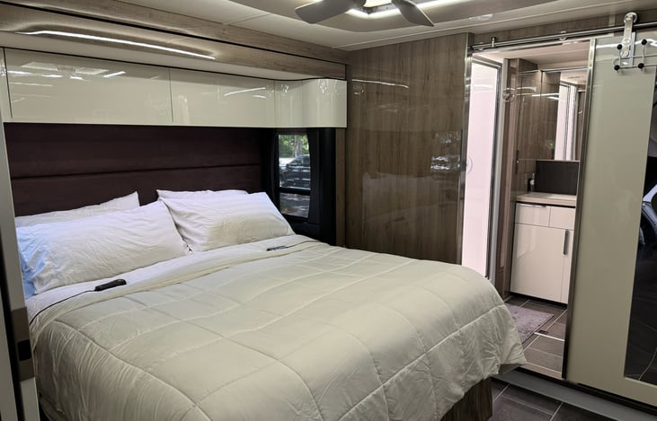 King size, adjustable bed