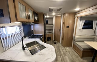 2022 Avenger 24bhs (Double Size Bunks)