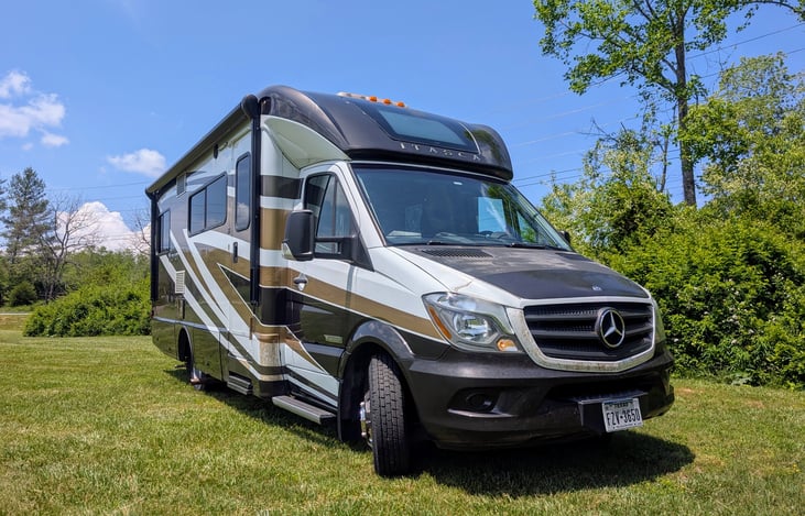Well-built Winnebago Class C RV on the Mercedes Sprinter chassis with 2 slide outs.