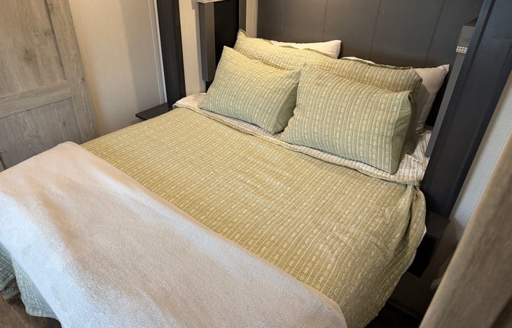 Rear Queen Suite