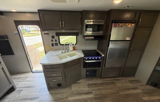 Sunny’s Family & Pet Friendly Adventure RV