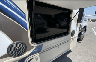 Elegant Class C Motorhome – Explore the Rockies