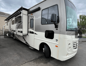 Holiday Rambler Admiral 35R