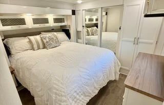 Prime Time RV Crusader 382MBH (BRFL 1686)