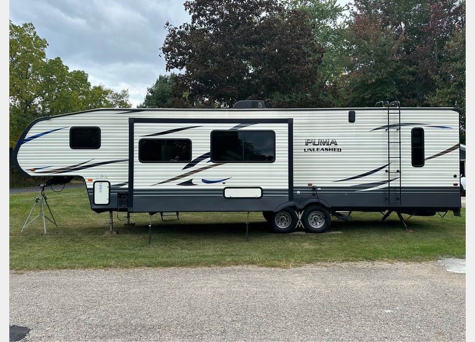 Fifth Wheel rentals in New Hudson