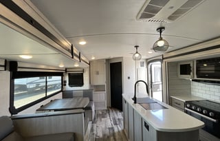 Family/Pet Friendly Bunkhouse Glamper