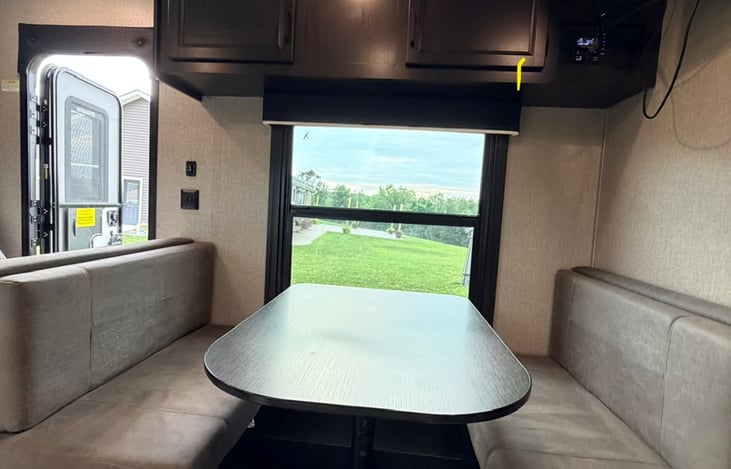 4 person dinette converts into a twin size sleeping space