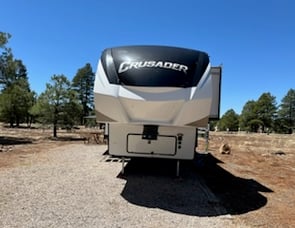 Prime Time RV Crusader LITE 33BH